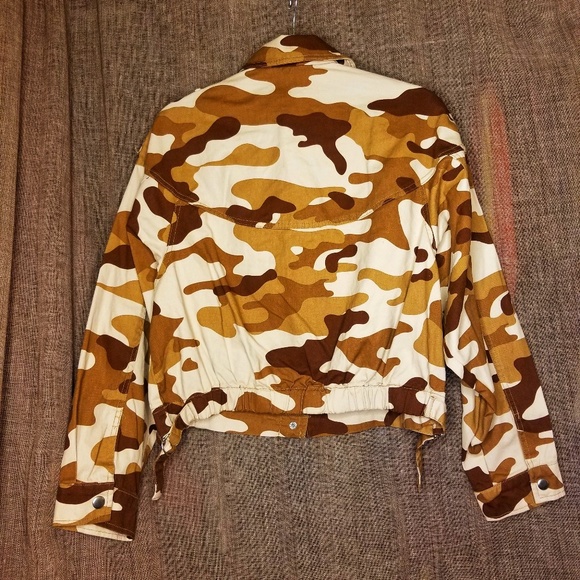 Forever21 NWT D-Ring Camo Print Cropped Jacket - Picture 4 of 4